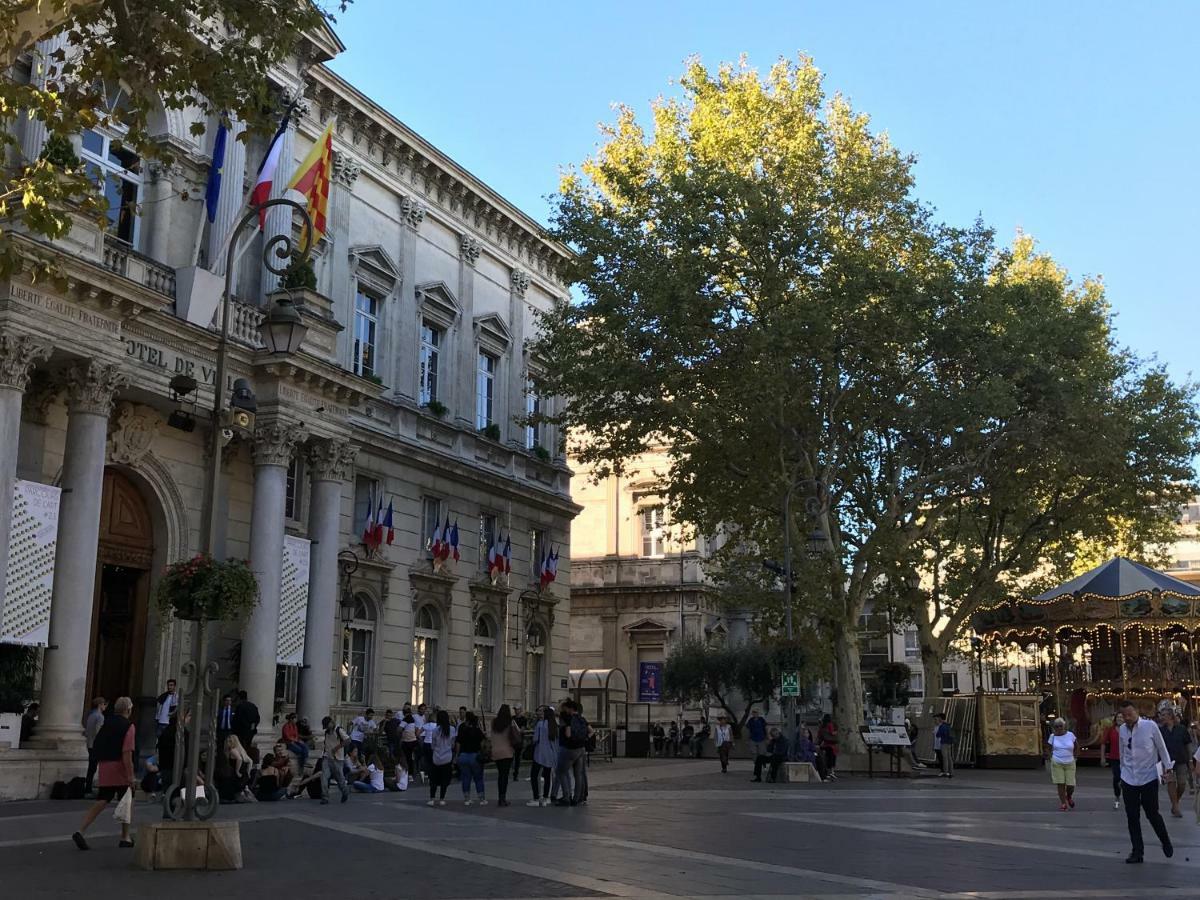 Апартаменты Les Coulisses De L'Horloge - Wifi - 50 M Palais Des Papes Авиньон Экстерьер фото